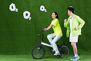 女人裸体软件：美妆APP争议：裸露图片引发社会关注