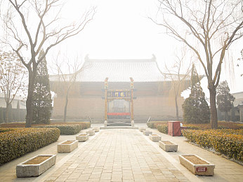 女人和公牛在野外躁麻了：《狂野边缘》惊现罕见场景，游戏新亮点引热议-2